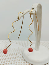 Carica l'immagine nel visualizzatore di Gallery, Orecchini corallo e  gold plated ONDE CORALLO d.