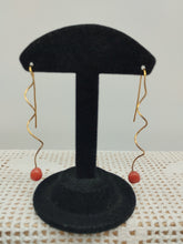 Carica l'immagine nel visualizzatore di Gallery, Orecchini corallo e  gold plated ONDE CORALLO d.
