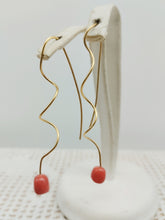 Carica l'immagine nel visualizzatore di Gallery, Orecchini corallo e  gold plated ONDE CORALLO s.