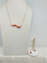 Carica l'immagine nel visualizzatore di Gallery, Orecchini corallo e  gold plated ONDE CORALLO