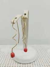 Carica l'immagine nel visualizzatore di Gallery, Orecchini corallo e  gold plated ONDE CORALLO