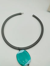 Carica l'immagine nel visualizzatore di Gallery, Collana vetro e plastica VOLTUMNA