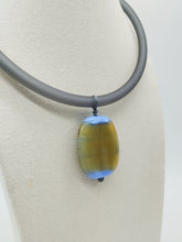 Carica l'immagine nel visualizzatore di Gallery, Collana vetro e plastica VOLTUMNA