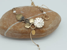 Carica l'immagine nel visualizzatore di Gallery, Collana con vecchi orologi