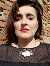 Carica l'immagine nel visualizzatore di Gallery, Collana con vecchi orologi 272