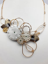 Carica l'immagine nel visualizzatore di Gallery, Collana con vecchi orologi 272
