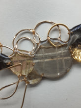 Carica l'immagine nel visualizzatore di Gallery, Collana con vecchi orologi 272