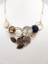Carica l'immagine nel visualizzatore di Gallery, Collana con vecchi orologi
