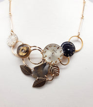 Carica l'immagine nel visualizzatore di Gallery, Collana con vecchi orologi