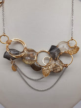 Carica l'immagine nel visualizzatore di Gallery, Collana con vecchi orologi 280