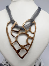 Carica l'immagine nel visualizzatore di Gallery, Collana  bronzo ❤️ Cuore