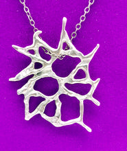 Carica l'immagine nel visualizzatore di Gallery, Collana bronzo PIZZO