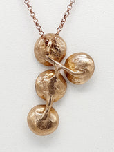 Carica l'immagine nel visualizzatore di Gallery, Collana bronzo e smalto/enamel