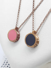 Carica l'immagine nel visualizzatore di Gallery, Collana bronzo e smalto/enamel double face