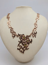 Carica l'immagine nel visualizzatore di Gallery, Collana gold plated e peridoti SEGNO