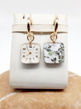 Carica l'immagine nel visualizzatore di Gallery, Orecchini con orologi e fiori VERDE 193Q