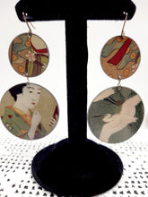 Carica l'immagine nel visualizzatore di Gallery, Orecchini alluminio, argento e carta laccata