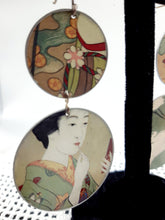 Carica l'immagine nel visualizzatore di Gallery, Orecchini alluminio, argento e carta laccata
