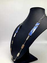 Carica l'immagine nel visualizzatore di Gallery, Collana argento, alluminio  e carta laccata