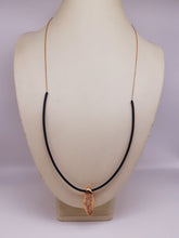 将图片加载到图库查看器,Collana lunga bronzo e plastica STILLA