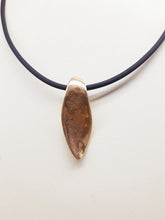 将图片加载到图库查看器,Collana lunga bronzo e plastica STILLA