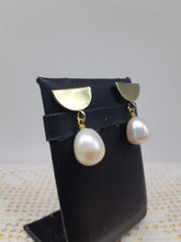 Carica l'immagine nel visualizzatore di Gallery, Orecchini corti gold plated