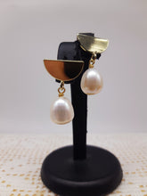 Carica l'immagine nel visualizzatore di Gallery, Orecchini corti gold plated