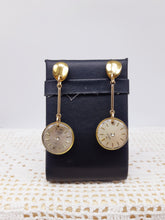 Carica l'immagine nel visualizzatore di Gallery, Orecchini con orologi GEARS 198
