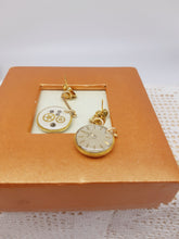 Carica l'immagine nel visualizzatore di Gallery, Orecchini con orologi GEARS 198