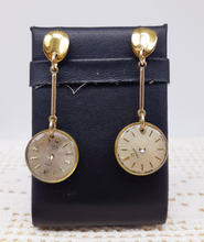 Carica l'immagine nel visualizzatore di Gallery, Orecchini con orologi GEARS 198