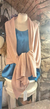 Carica l'immagine nel visualizzatore di Gallery, Stola Cashmere PALE PINK