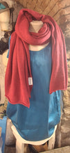 Carica l'immagine nel visualizzatore di Gallery, Stola Cashmere RED MAGENTA