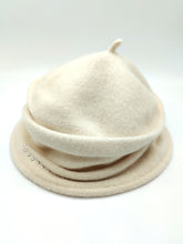 Carica l&#39;immagine nel visualizzatore di Gallery, Cappello - Winter&#39;s hat