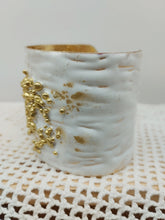 Carica l&#39;immagine nel visualizzatore di Gallery, Bracciale bronzo e smalto BAHARY white