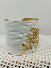 Carica l&#39;immagine nel visualizzatore di Gallery, Bracciale bronzo e smalto BAHARY white