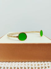 Carica l&#39;immagine nel visualizzatore di Gallery, Bracciale bronzo e smalto VERDE ACIDO