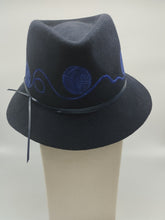 Carica l&#39;immagine nel visualizzatore di Gallery, Cappello - Winter&#39;s hat BLU Dipinto a mano