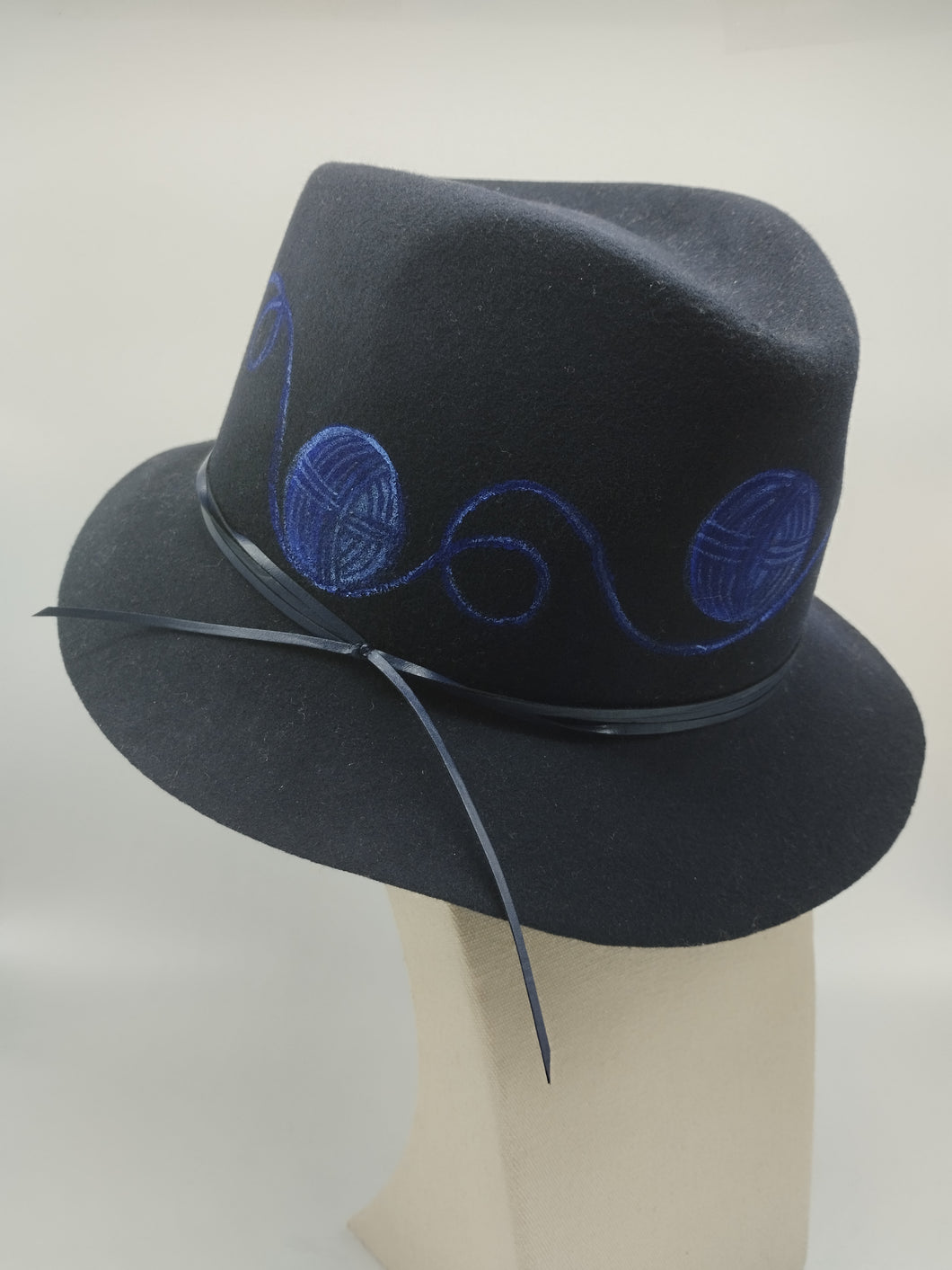 Cappello - Winter's hat BLU Dipinto a mano