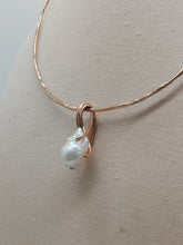 Carica l'immagine nel visualizzatore di Gallery, Collana bronzo Perla Hand