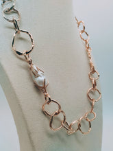 Carica l'immagine nel visualizzatore di Gallery, Collana bronzo Perla Barocca