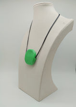 Carica l&#39;immagine nel visualizzatore di Gallery, Collana vetro Sasso Verde Pisello