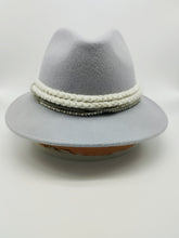 Carica l&#39;immagine nel visualizzatore di Gallery, Cappello - Winter&#39;s hat PERLA