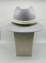 Carica l&#39;immagine nel visualizzatore di Gallery, Cappello - Winter&#39;s hat PERLA