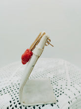 Carica l'immagine nel visualizzatore di Gallery, Orecchini ASIMMETRICI Corallo