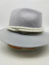 Carica l&#39;immagine nel visualizzatore di Gallery, Cappello - Winter&#39;s hat PERLA