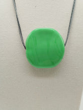 Carica l&#39;immagine nel visualizzatore di Gallery, Collana vetro Sasso Verde Pisello