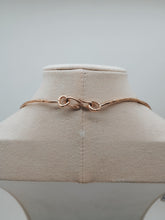 Carica l'immagine nel visualizzatore di Gallery, Collana bronzo Perla Hand