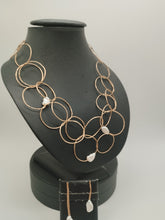 Carica l'immagine nel visualizzatore di Gallery, Collana bronzo Perla Cerchietti