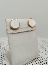 将图片加载到图库查看器，Orecchini smalto LOBO WHITE