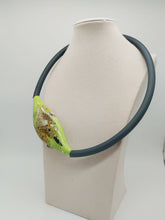 Carica l&#39;immagine nel visualizzatore di Gallery, Collana vetro GLIMMER Verde pallido